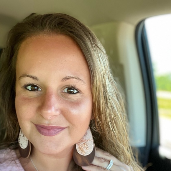 Meet your Posher, Kelsie - Picture 2 of 2